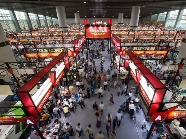 Vue d'ensemble des halls de la Foire de Canton à Guangzhou
