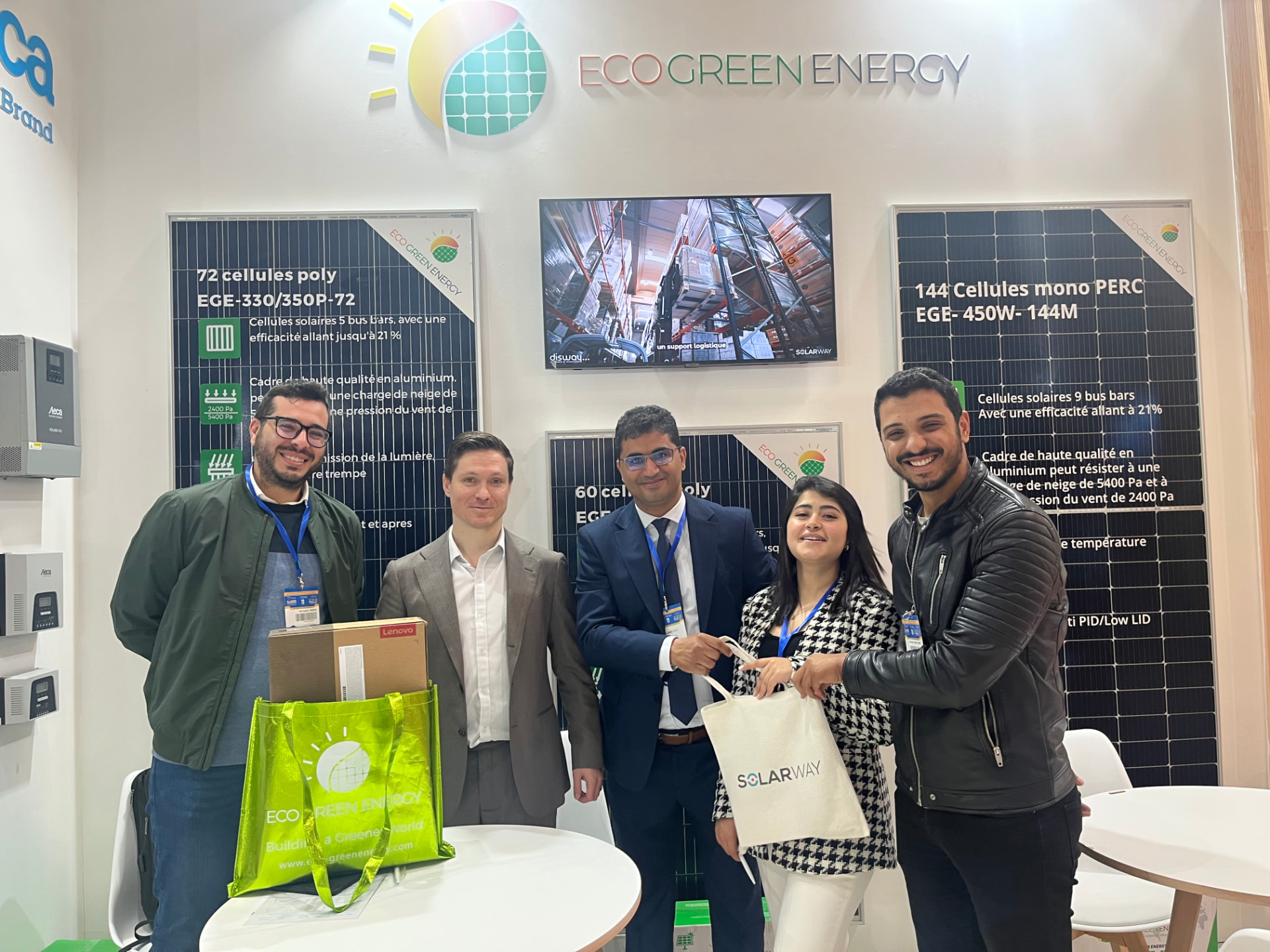 L'équipe de SBE Solution sur le stand d'un partenaire lors d'un salon international en Chine